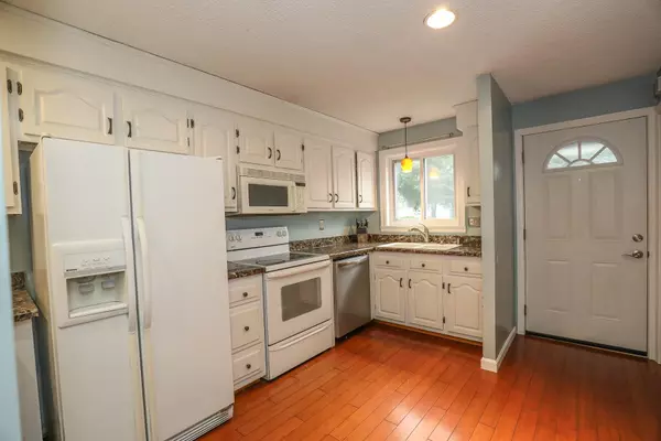 Merrimack, NH 03054,28 Shelburne RD