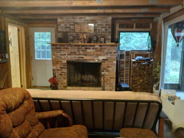 Webster, NH 03303,142 Frost LN