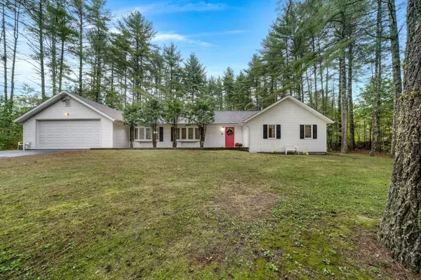 11 Arrow LN, Amherst, NH 03031