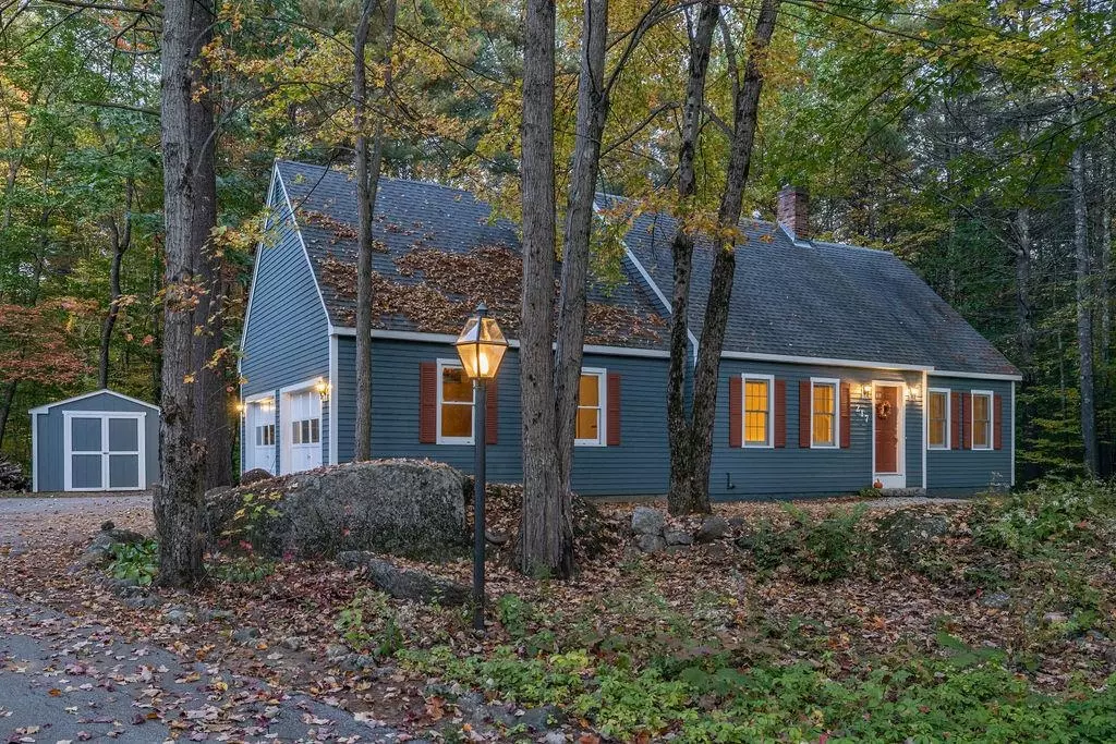 Henniker, NH 03242,217 Hillside DR