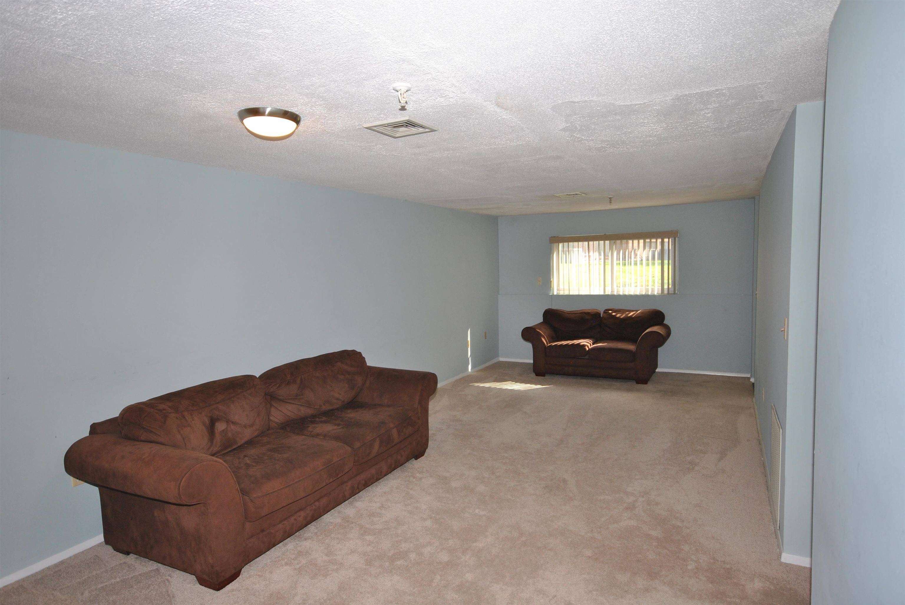 Hudson, NH 03051,213 Abbott Farm LN