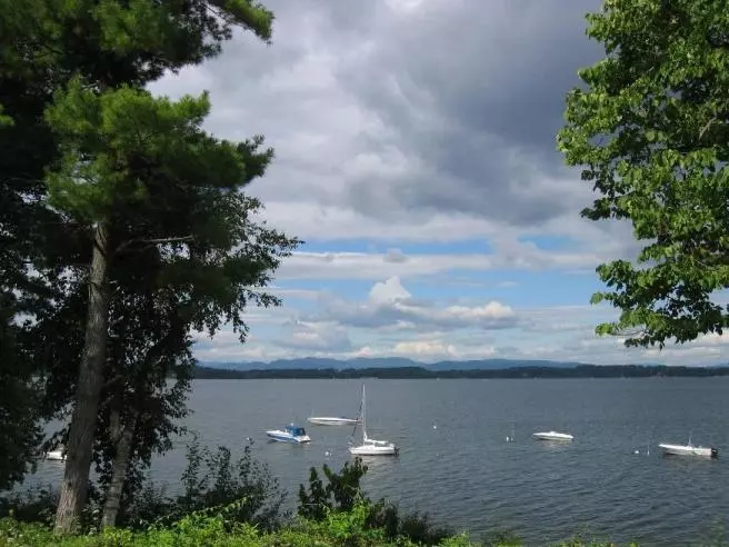 South Burlington, VT 05403,202 South Beach RD #202