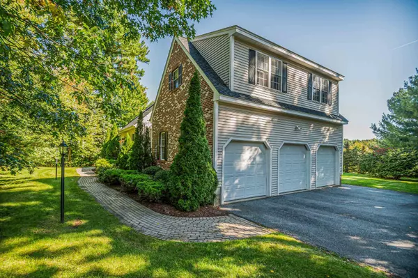 Pelham, NH 03076,752 Mammoth RD