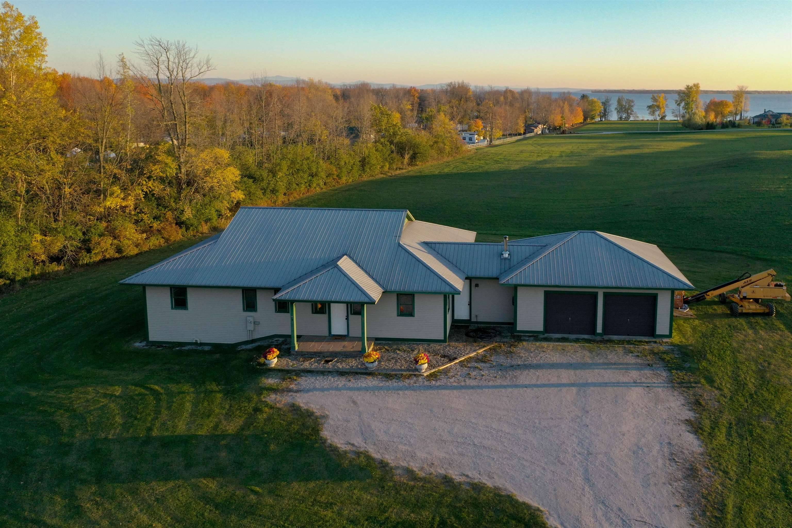 217 Jenny LN, Alburgh, VT 05440
