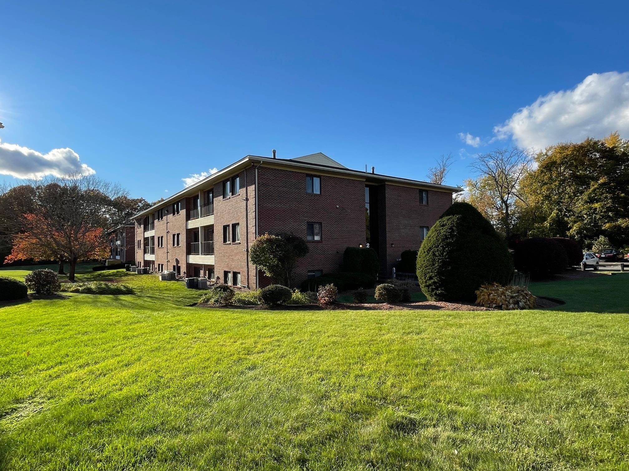 Hudson, NH 03051,233 Abbott Farm LN #233