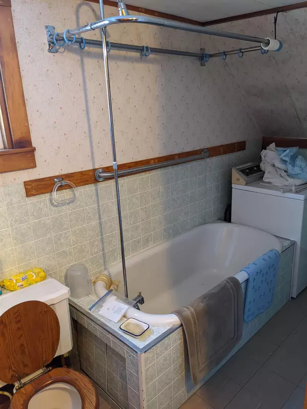 Hill, NH 03243,139 Borough RD