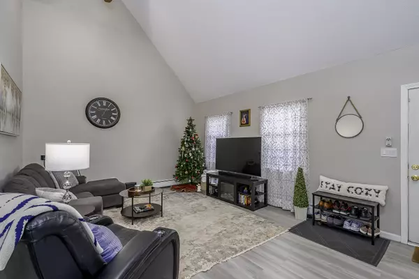 Merrimack, NH 03054,7 Kearns DR #213