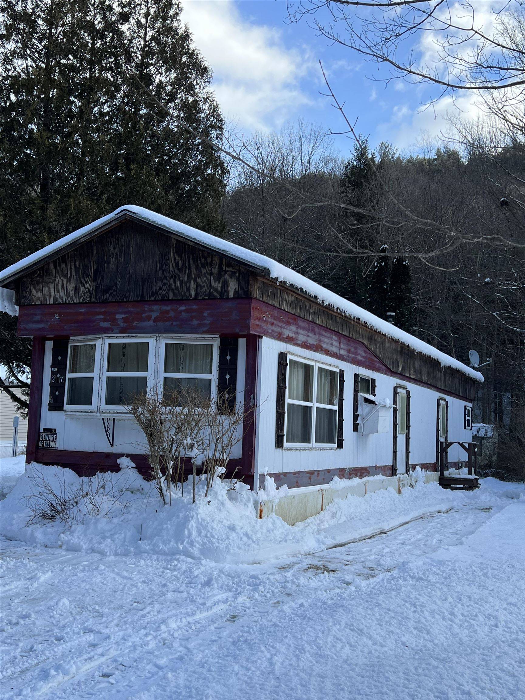 37 Valley RD, Brattleboro, VT 05301