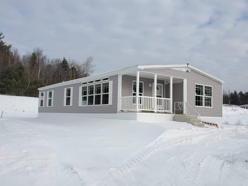 38 Lunar DR, Canaan, NH 03741