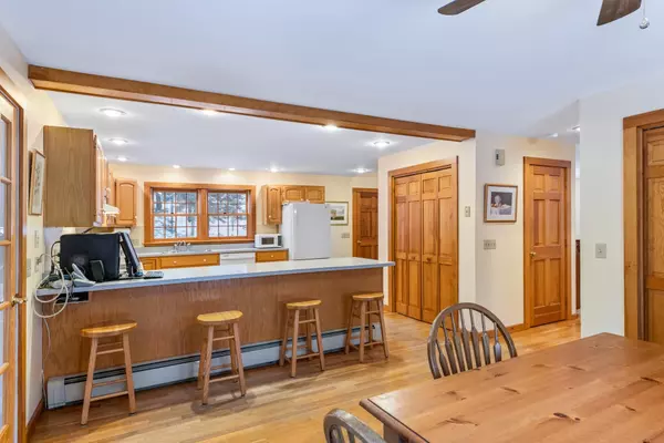 Sutton, NH 03260,467 Shaker RD