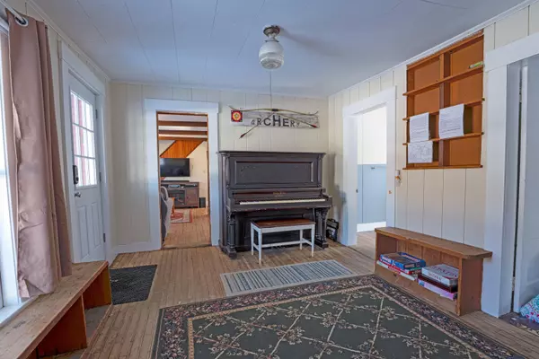 Franconia, NH 03580,664 Main ST