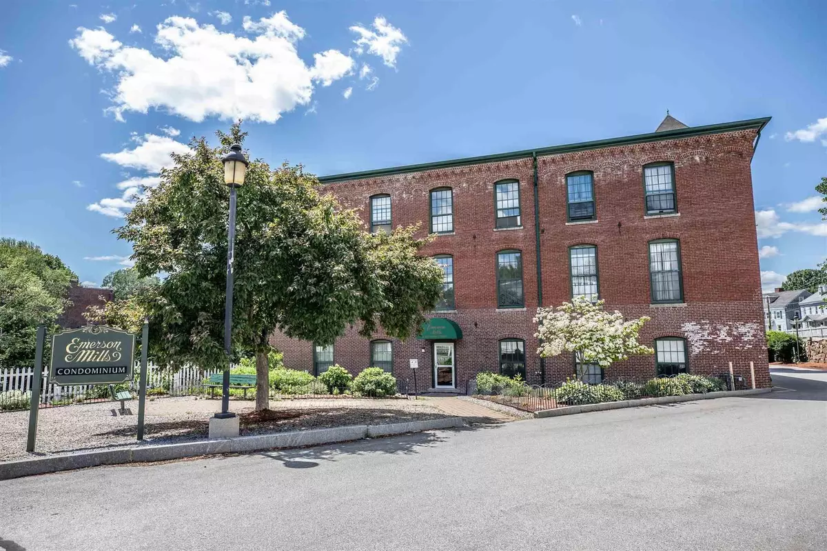 Pembroke, NH 03275,100 Main ST #211