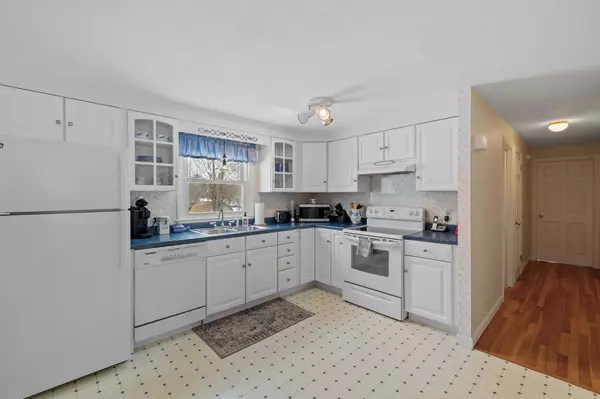 Franklin, NH 03235,3 Robert ST