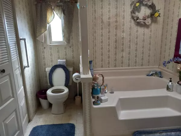 Seabrook, NH 03874,45 Tricia ST