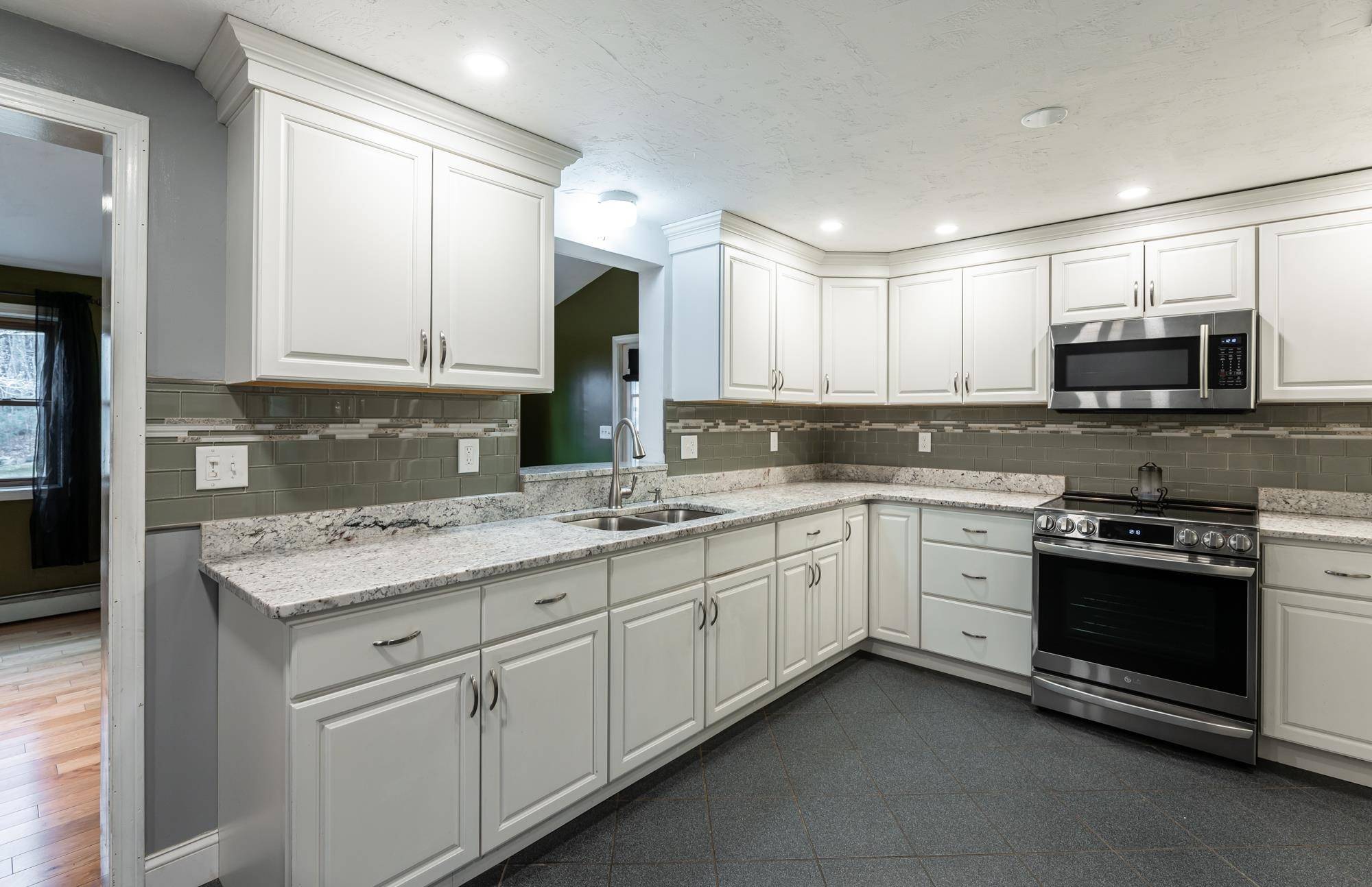 Hudson, NH 03051,67 Kienia RD #B