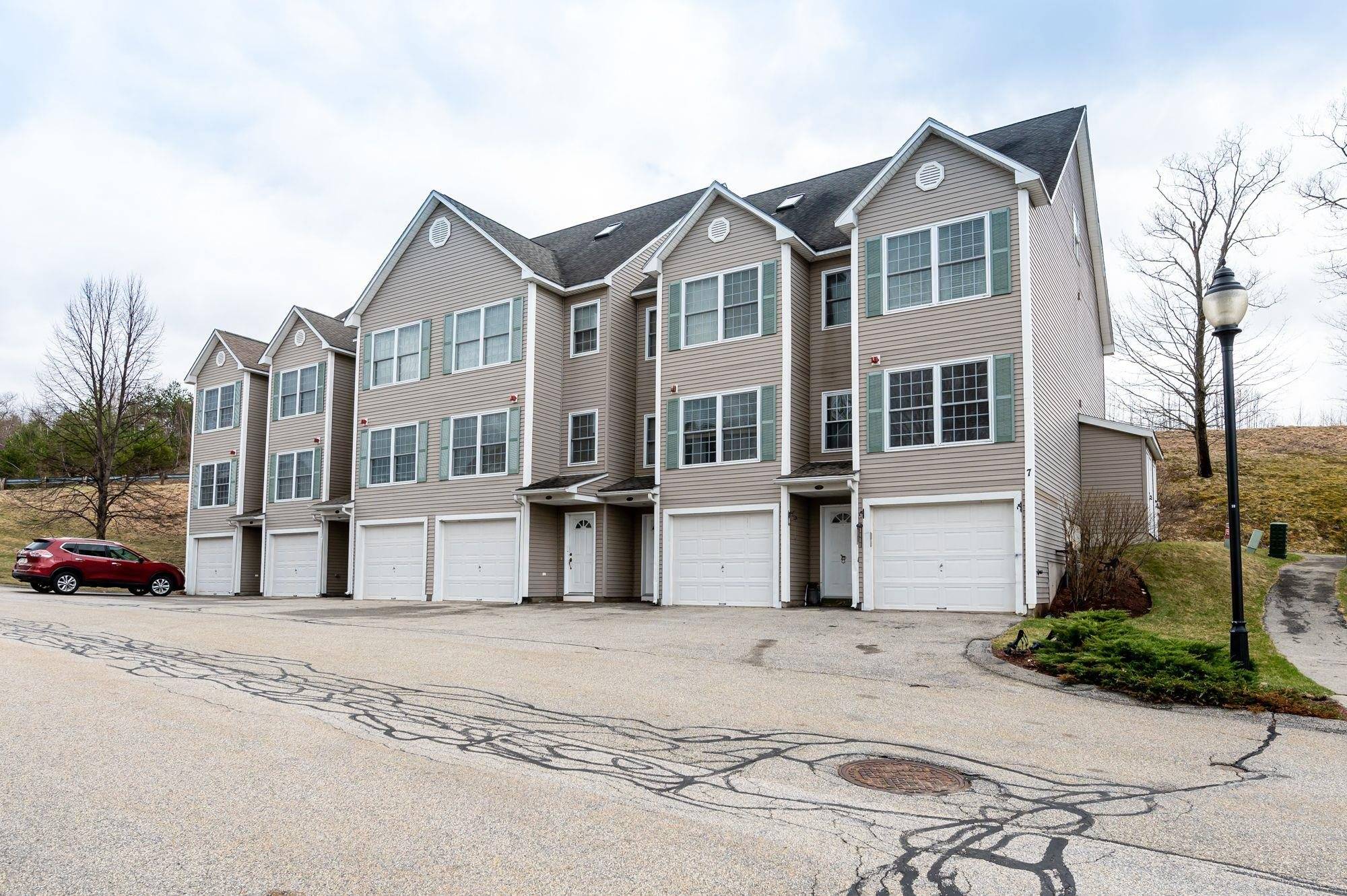 9 April CT #B, Hudson, NH 03051