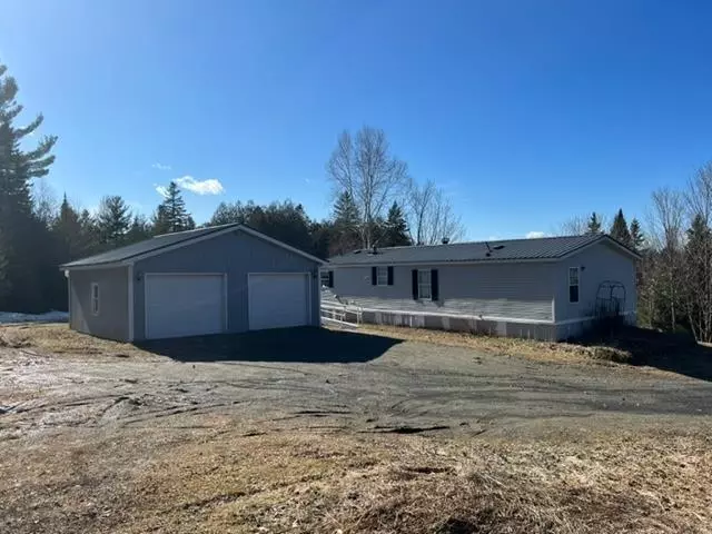 3055 ward Hill RD, Hardwick, VT 05836