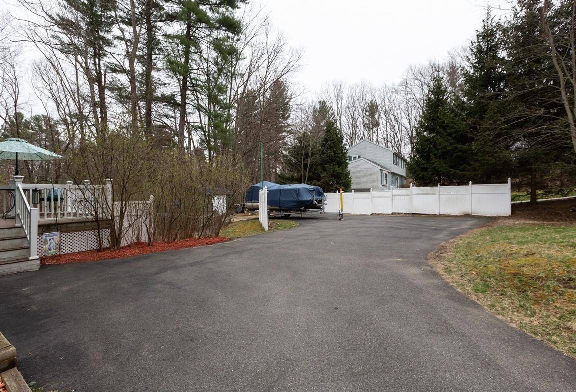 Hudson, NH 03051,29 Glen DR