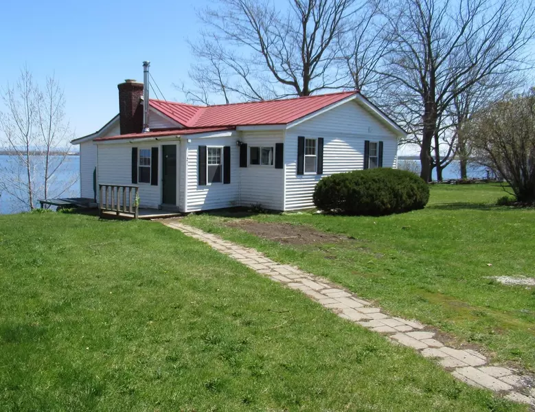 21 Center Bay South, Alburgh, VT 05440