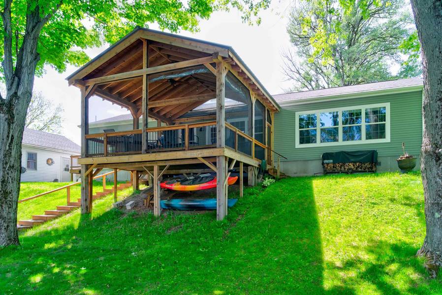 513 Old Connecticut River RD, Springfield, VT 05156