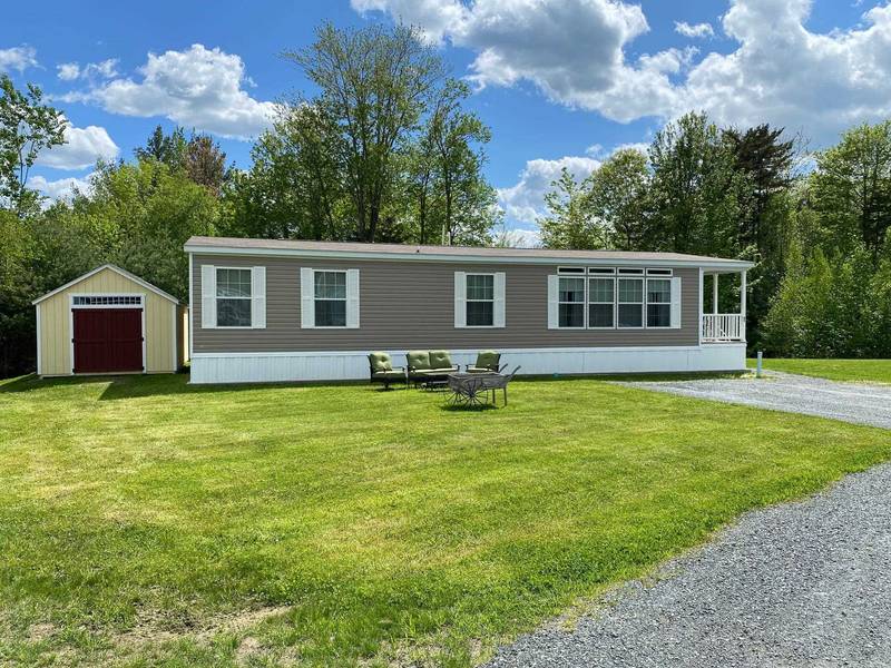 45 Lunar DR, Canaan, NH 03741