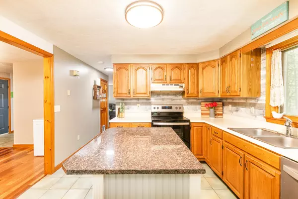 Henniker, NH 03242,103 Hillside DR