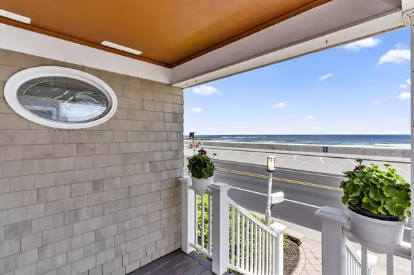 Hampton, NH 03842,905 Ocean BLVD