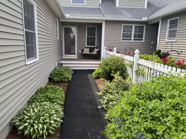 Pembroke, NH 03275,216 Kearsage DR #C