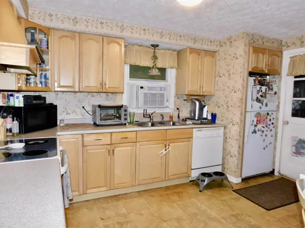 Wilton, NH 03086,9 Adams DR