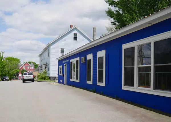 North Andover, MA 01845,28 School ST