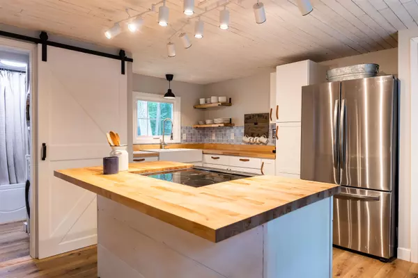 Milton, NH 03851,187 Saint James AVE