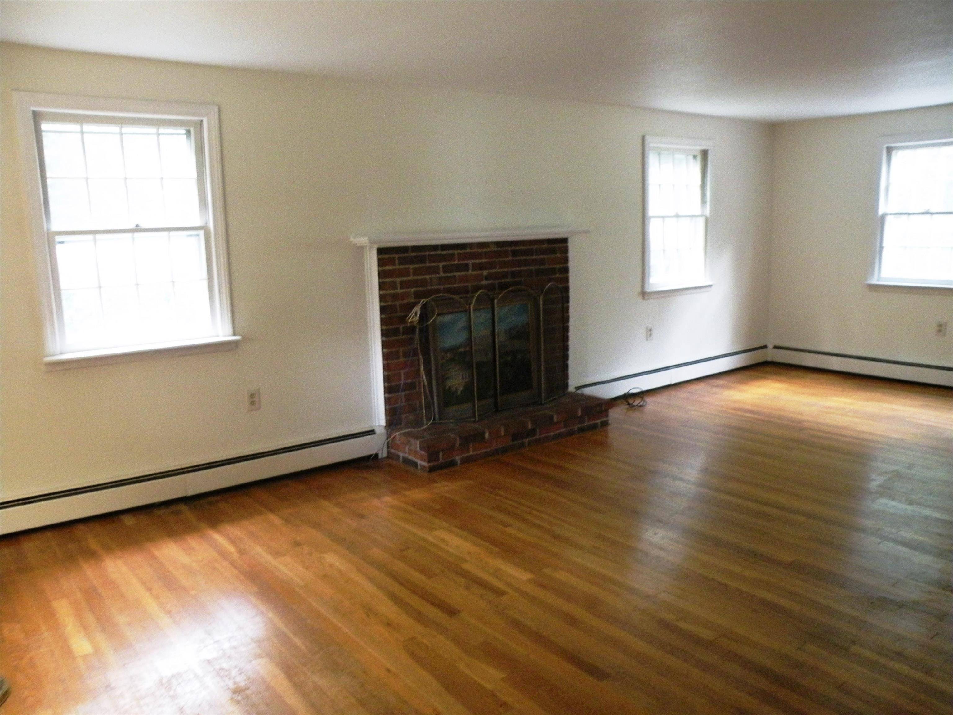 Hudson, NH 03051,139 Robinson RD