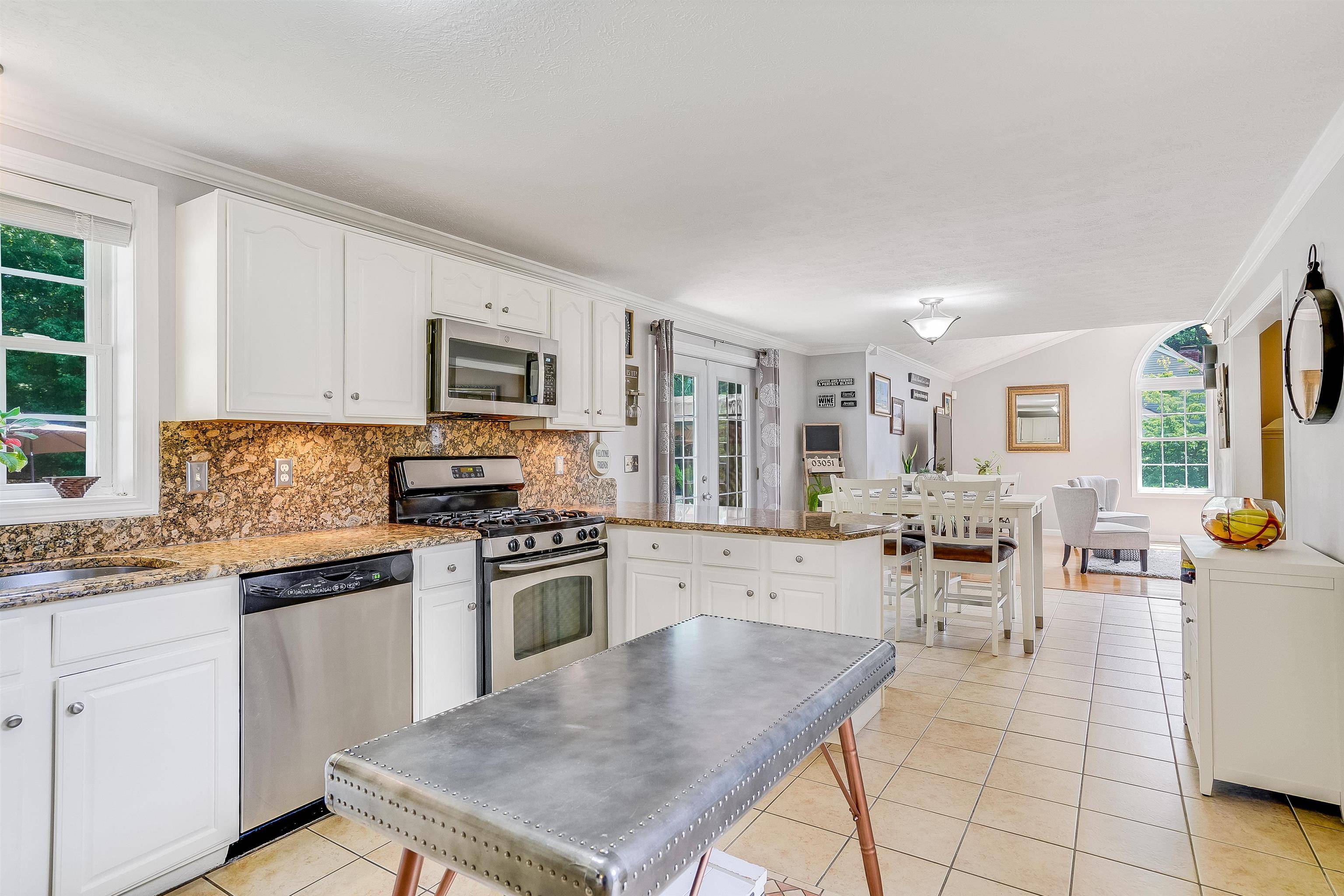 Hudson, NH 03051,34 Sutherland DR