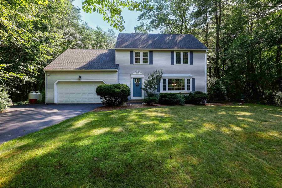 11 King Henry DR, Londonderry, NH 03053