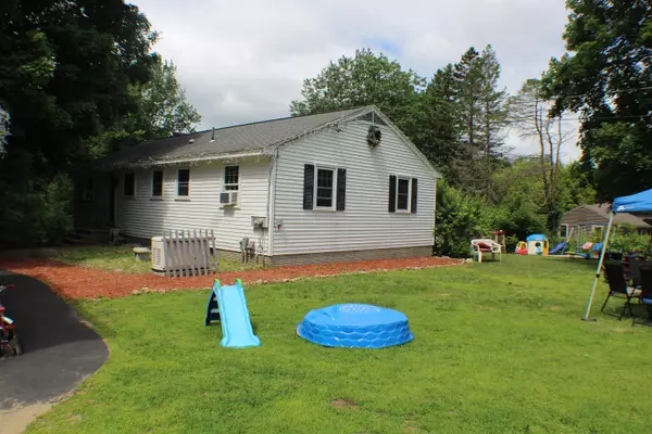 706 Eley LN, Pembroke, NH 03275