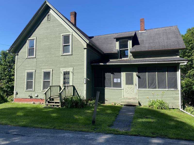 61 Prospect ST, Barton, VT 05822