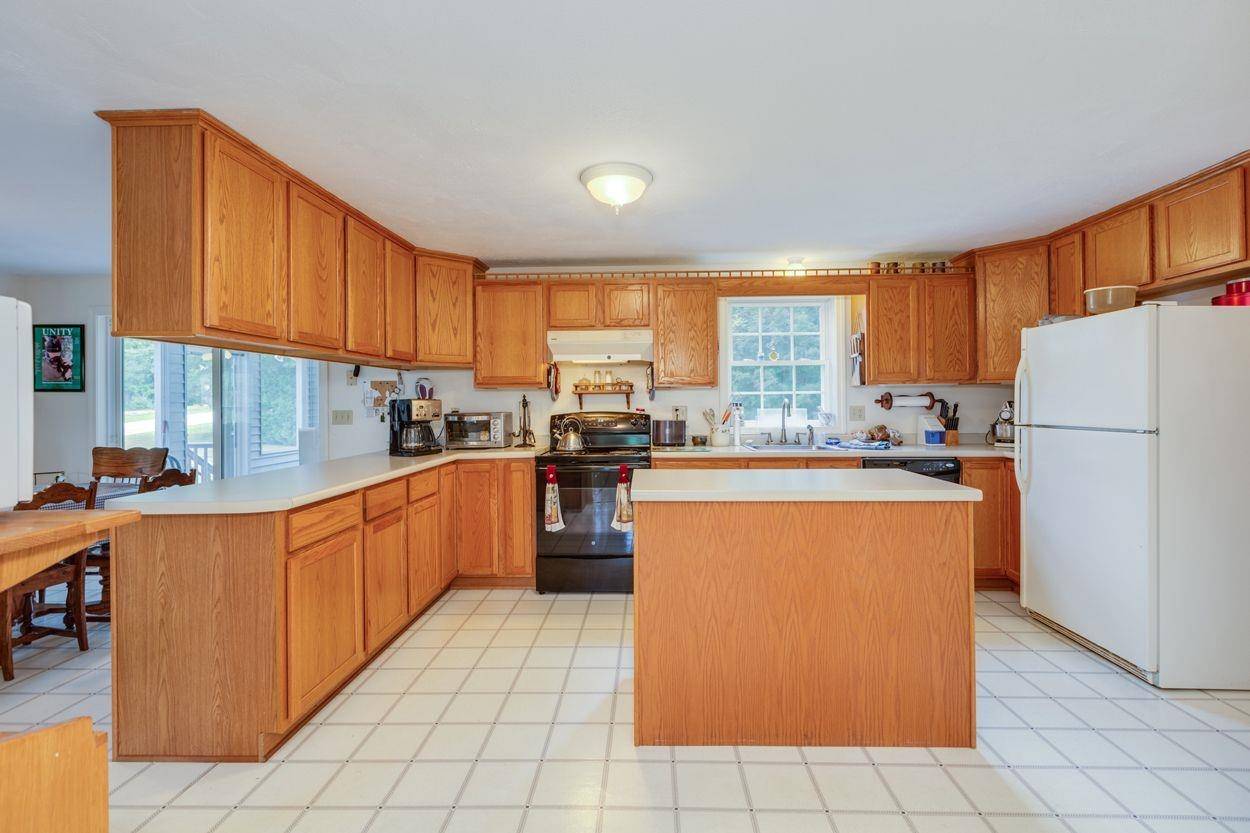 Hudson, NH 03051,61 Barretts Hill RD