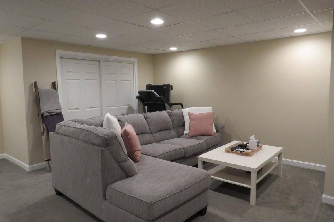 Hudson, NH 03051,308 Elmwood DR #308