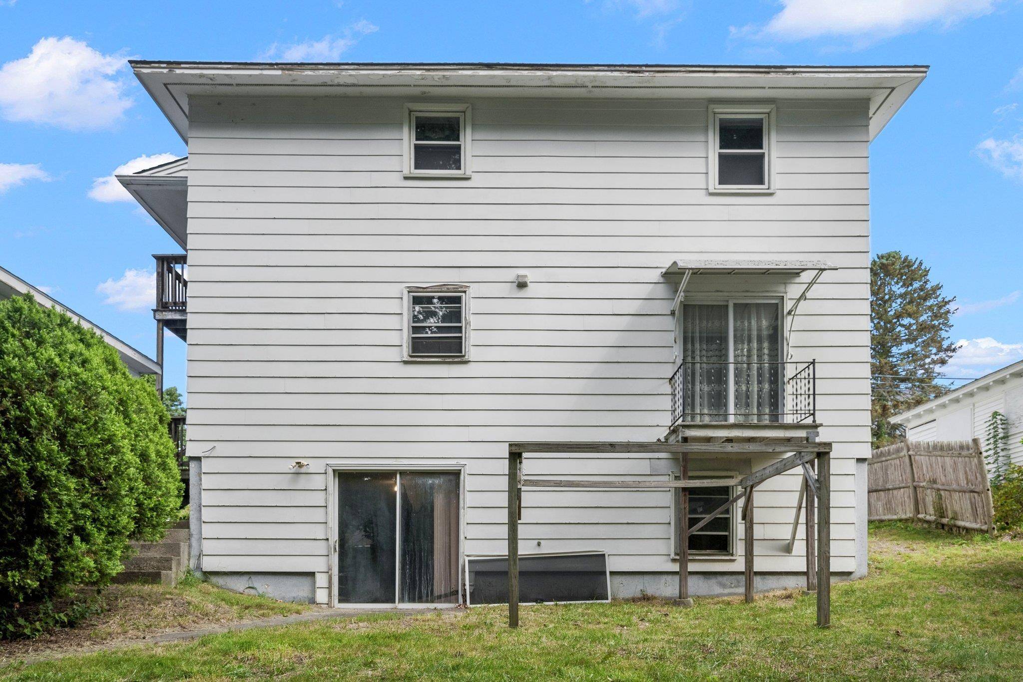 Manchester, NH 03103,495 Central ST