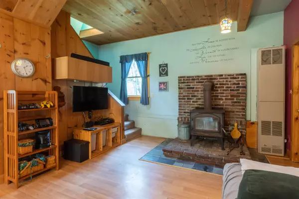 Warner, NH 03278-4617,203 Schoodac RD