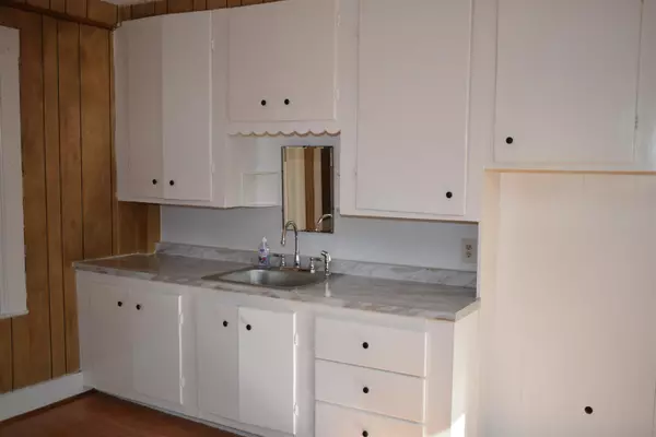 Whitefield, NH 03598,52 Brown ST