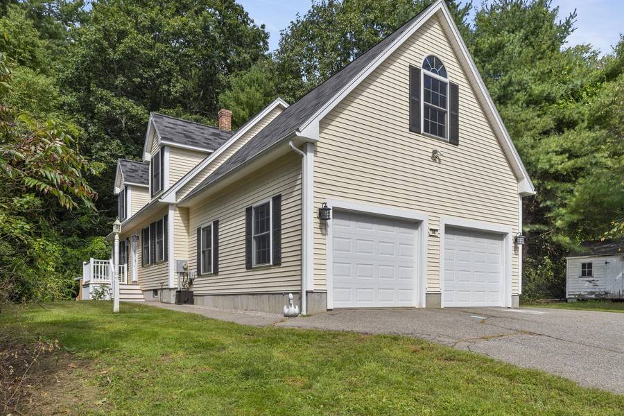 32 Elizabeth RD, South Berwick, ME 03908