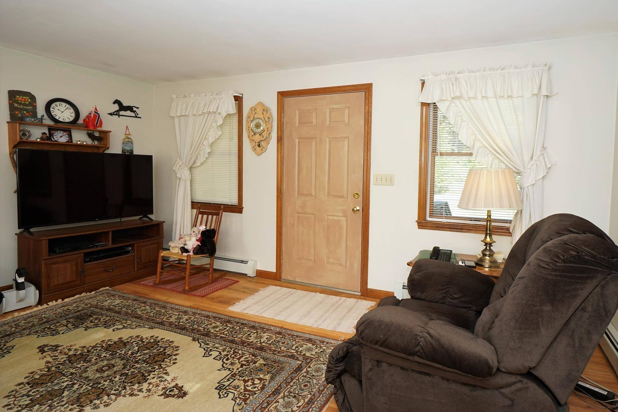 Brentwood, NH 03833,466 Middle RD