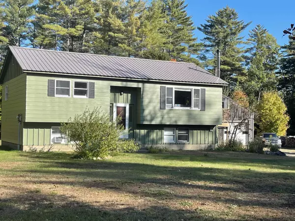 26 10th Mtn RD, Hill, NH 03243