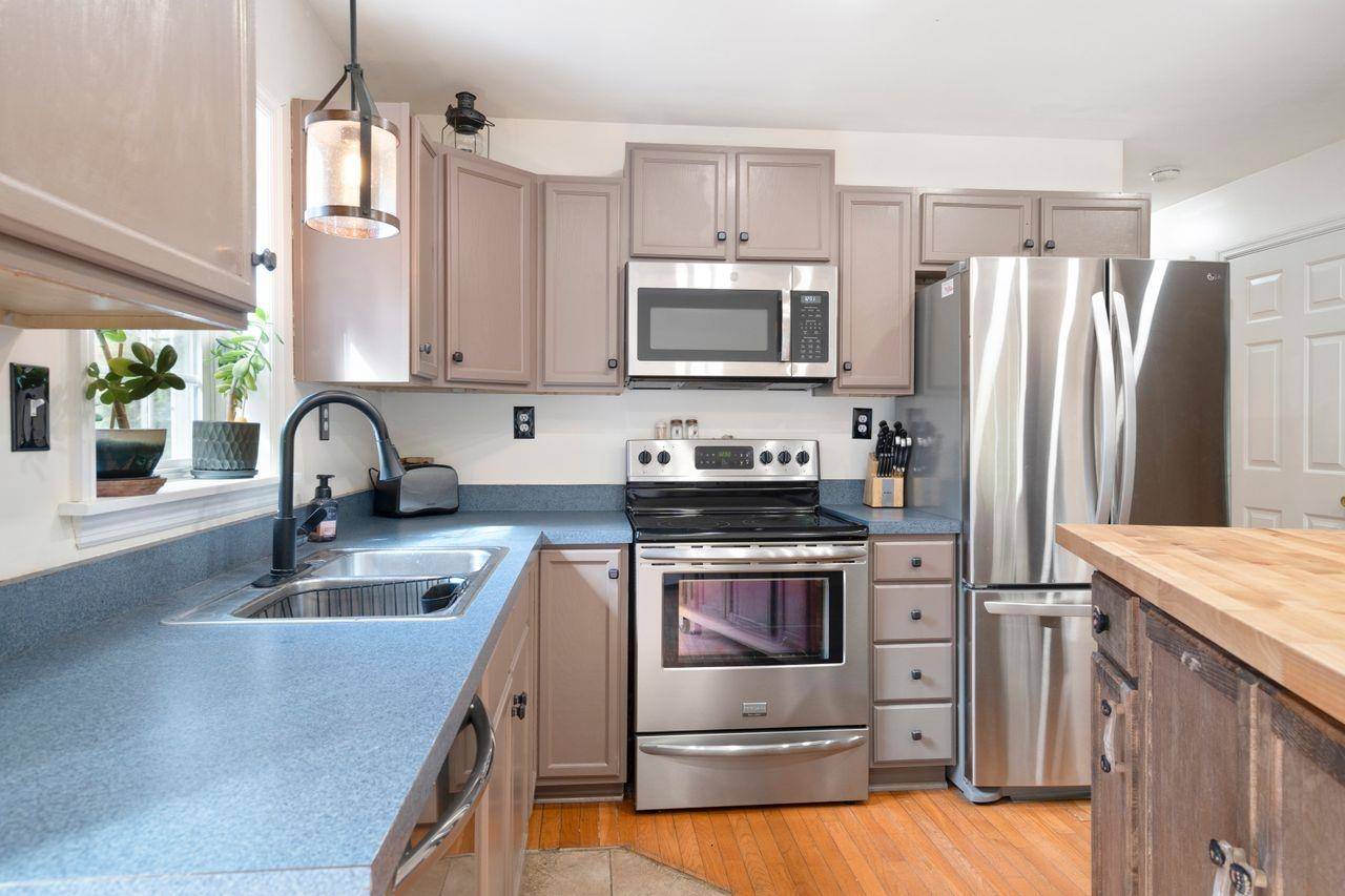 Brookfield, NH 03872,87 Garney RD