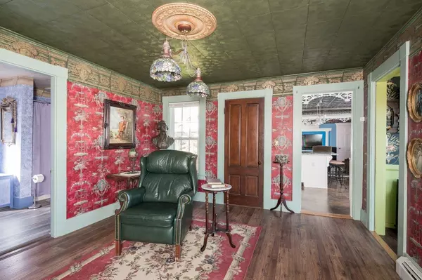 Milton, NH 03851,8 Elm ST