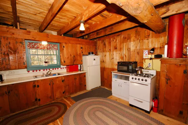 Woodford, VT 05201,401 Hickory RD