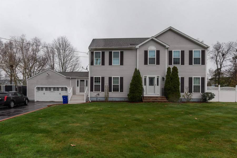 11 Fuller LN, Exeter, NH 03833