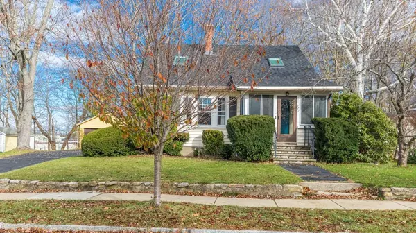 Portsmouth, NH 03801,277 Aldrich RD