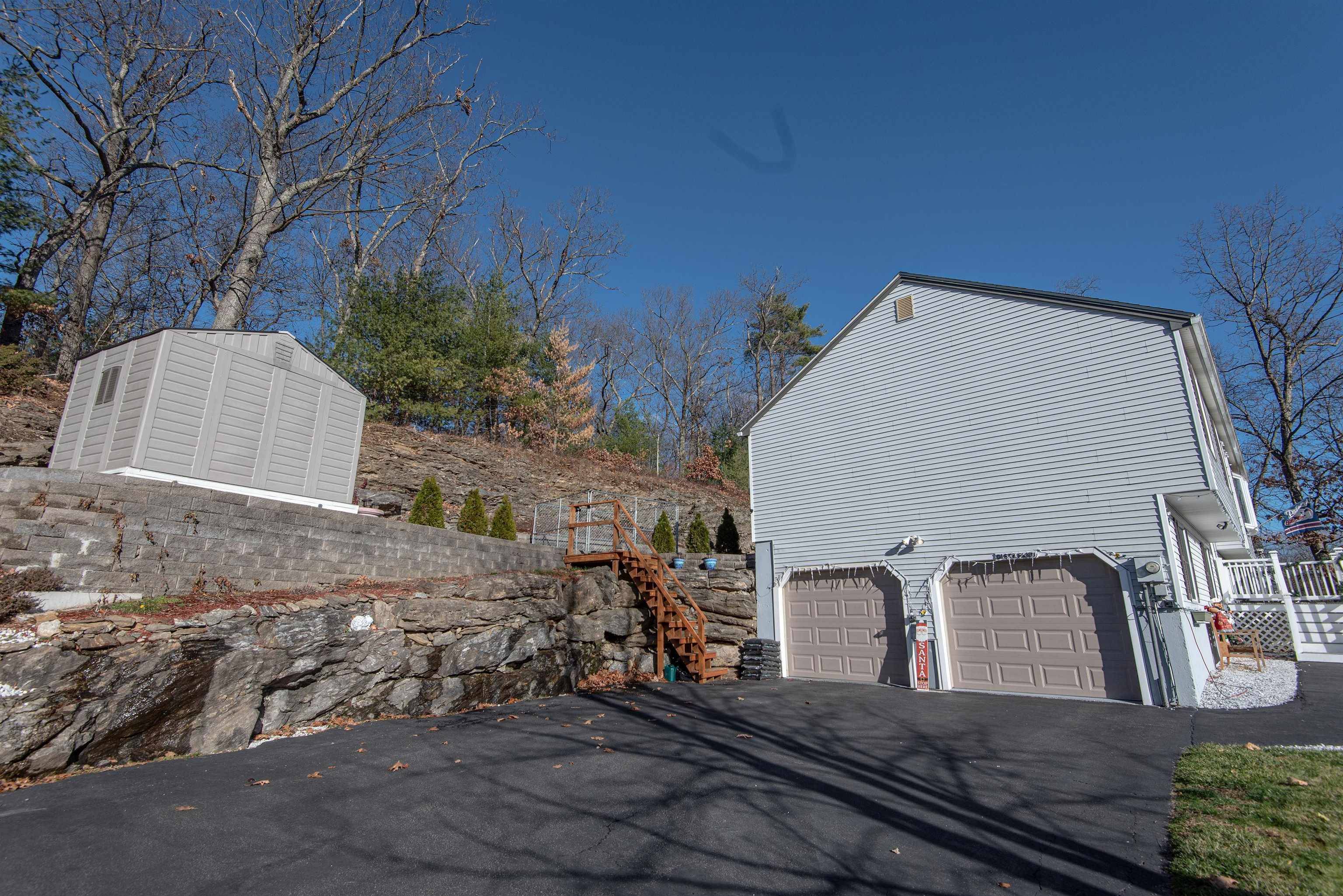 Hudson, NH 03051,15 Saint Francis PL